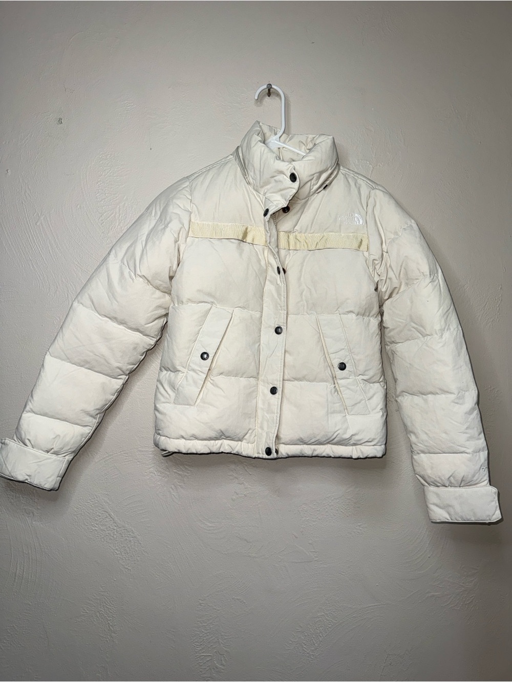 The North Face Women’s Cream Cropped Puffer Jacket‎ XS